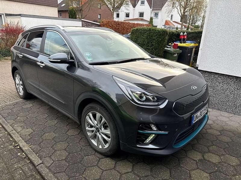 Grau Gebraucht 2021 Kia e-Niro Spirit SUV | 18.999 € (Guter Preis) - Bild 1/3