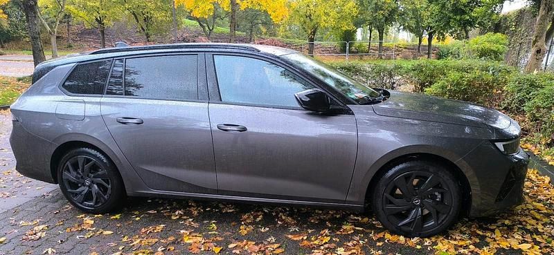 Grau Gebraucht 2024 Opel Astra GS Line Kombi | 21.450 € (Superpreis) - Bild 1/4