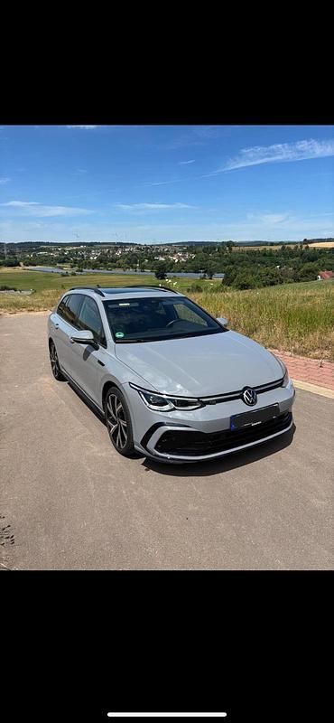 Grau Gebraucht 2023 VW Golf VIII R-line Kombi | 29.500 € (Fairer Preis) - Bild 1/4
