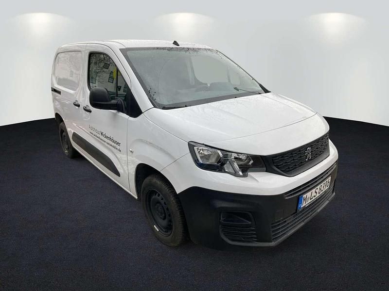 Gebraucht Peugeot Partner Premium 110 PS (80 kW) 2023 Lackierung weiss icy/typ ausse Van / Kleinbus