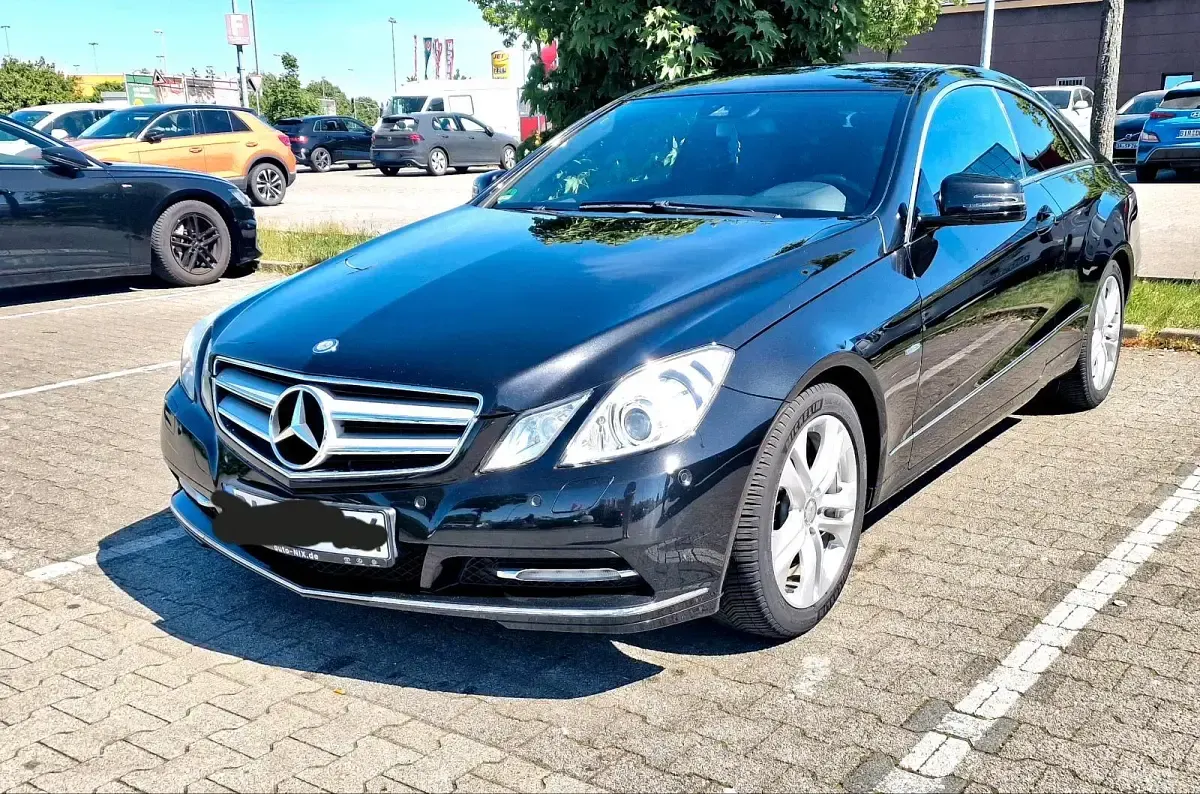 Second-hand Mercedes E200 AMG 184 CP (135 kW) 2011 Negru Coupe