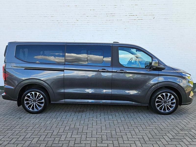 Neu Ford Tourneo Titanium X 170 PS (125 kW) 2025 Magneticgrau metallic Van / Kleinbus