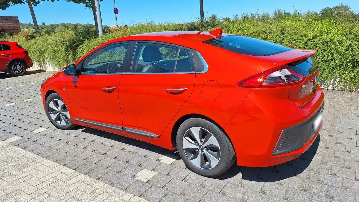 Gebraucht Hyundai Ioniq Premium 88 kW (120 PS) 2018 Orange Kleinwagen