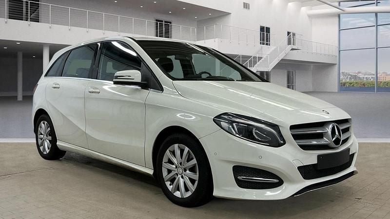 Gebraucht Mercedes B180 122 PS (89 kW) 2015 Weiß Van / Kleinbus