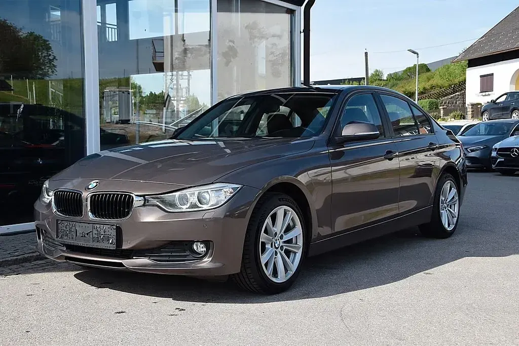 Gebraucht BMW 320 Sport Line 184 PS (135 kW) 2013 Braun Limousine