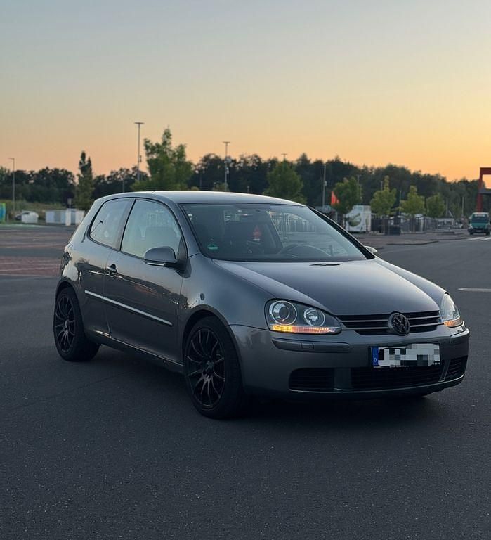 Grau Gebraucht 2005 VW Golf IV Trendline Limousine | 1.100 € (Guter Preis) - Bild 1/4