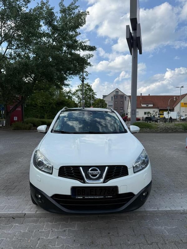 Weiß Gebraucht 2010 Nissan Qashqai SUV | 5.750 € (Fairer Preis) - Bild 1/4