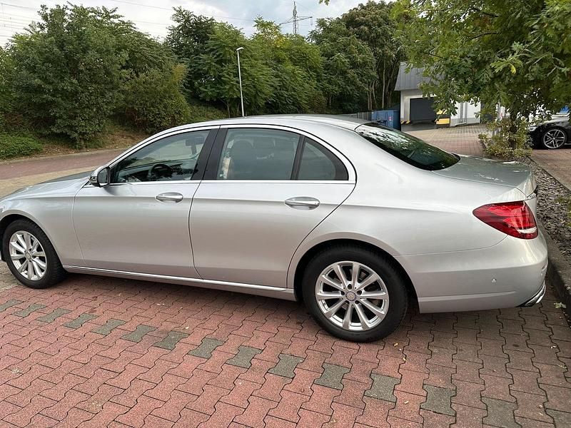 Gebraucht Mercedes E220 194 PS (142 kW) 2016 Grau Limousine