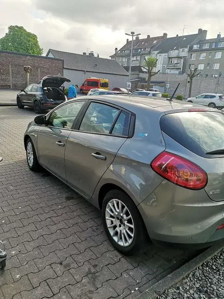 Gebraucht Fiat Bravo 90 PS (66 kW) 2010 Grau Kleinwagen