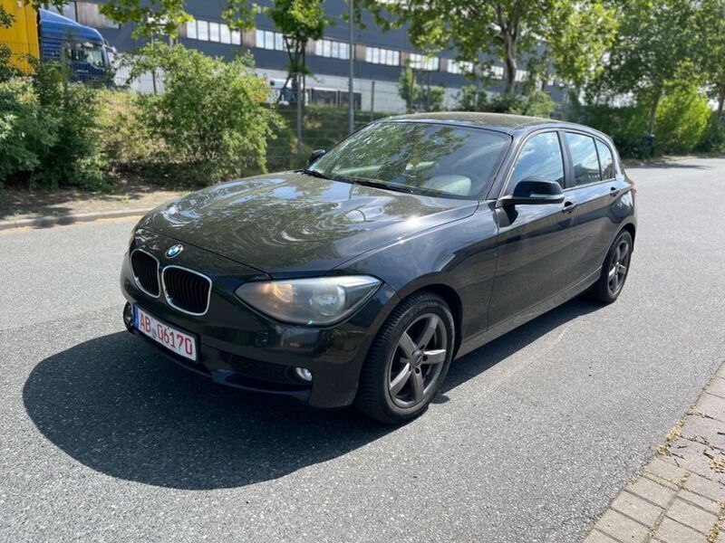 Schwarz Gebraucht 2011 BMW 120 Sport Line Kleinwagen | 4.990 € (Fairer Preis) - Bild 1/4