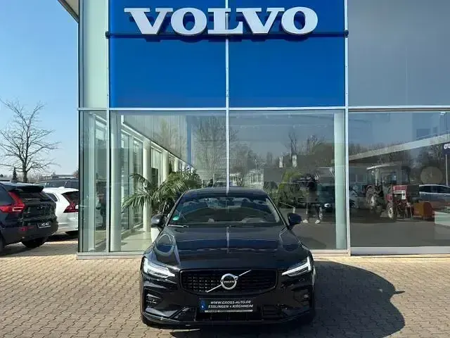 Gebraucht Volvo S60 Plus 197 PS (144 kW) 2022 Schwarz Limousine