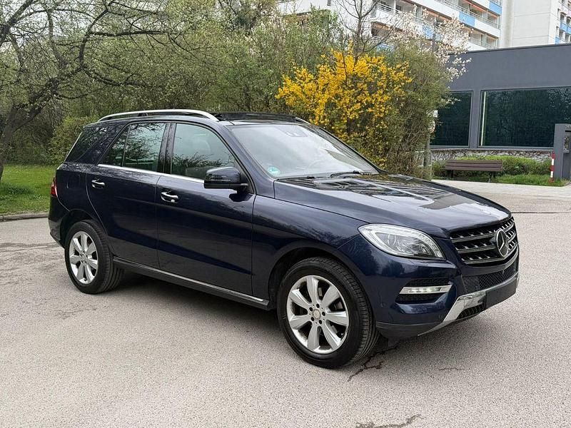 Gebraucht Mercedes ML350 258 PS (189 kW) 2013 Blau SUV