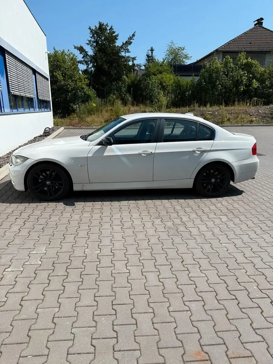 Gebraucht BMW 330 258 PS (189 kW) 2008 Weiß Limousine
