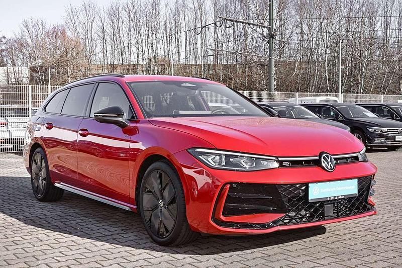 Gebraucht VW Passat R-line 150 PS (110 kW) 2024 Rot Kombi