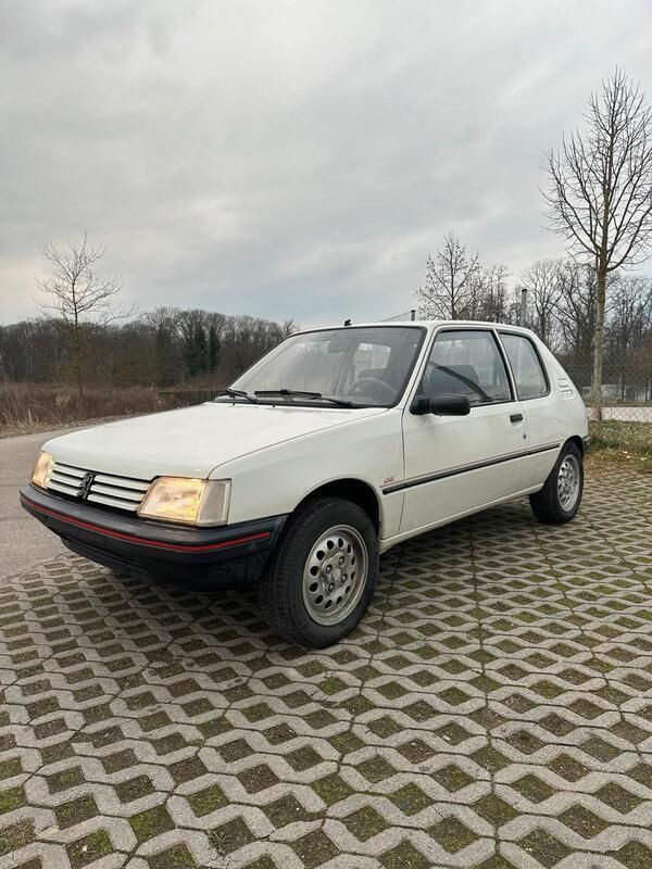 Weiß Gebraucht 1991 Peugeot 205 Kleinwagen | 2.500 € - Bild 1/4
