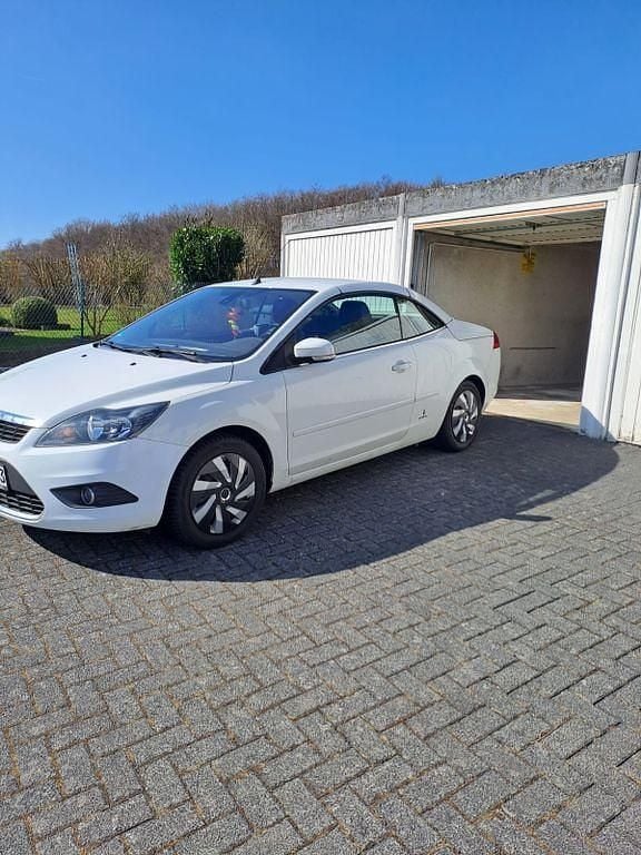 Gebraucht Ford Focus Cabriolet Titanium 145 PS (106 kW) 2010 Weiß Cabrio