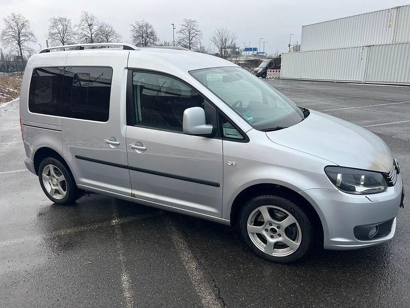 Gebraucht VW Caddy Highline 140 PS (102 kW) 2013 Silber Van / Kleinbus