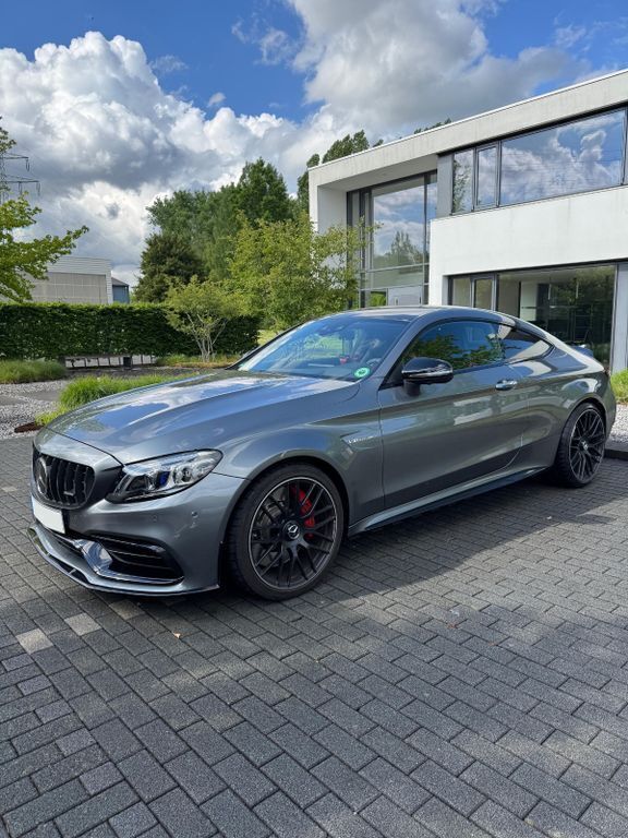 Grau Gebraucht 2020 Mercedes C63S AMG AMG Coupé | 79.850 € (Teuer) - Bild 1/4