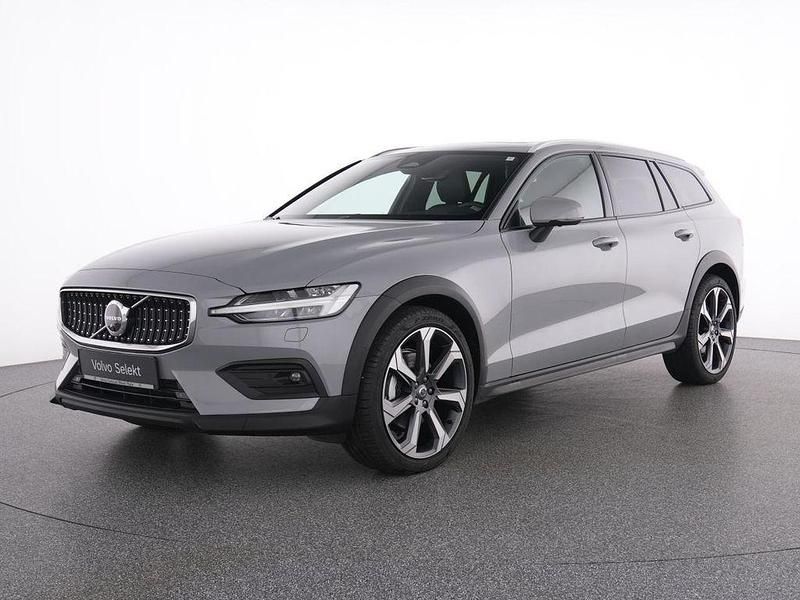 Gebraucht Volvo V60 CC Plus 197 PS (144 kW) 2023 Grau vapour grey / metallic Kombi