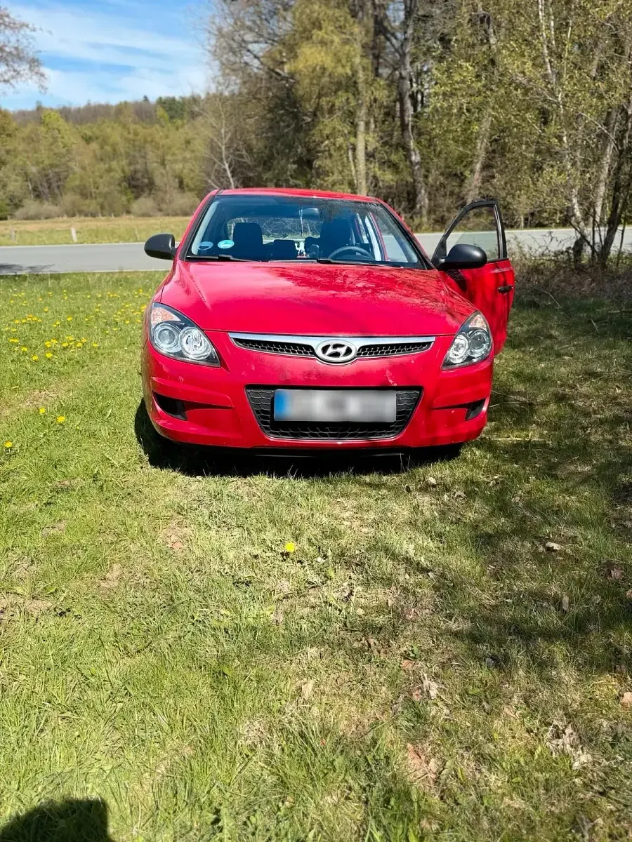 Gebraucht Hyundai i30 110 PS (80 kW) 2010 Rot Kleinwagen