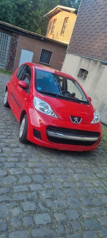 Rot Gebraucht 2011 Peugeot 107 Filou Kleinwagen | 2.222 € (Fairer Preis) - Bild 1/4