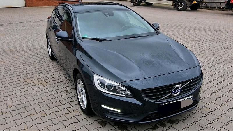Gebraucht Volvo V60 Momentum 150 PS (110 kW) 2016 Grau Kombi