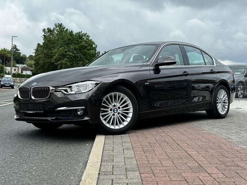 Braun Gebraucht 2017 BMW 318 Luxury Line Limousine | 15.800 € (Guter Preis) - Bild 1/4