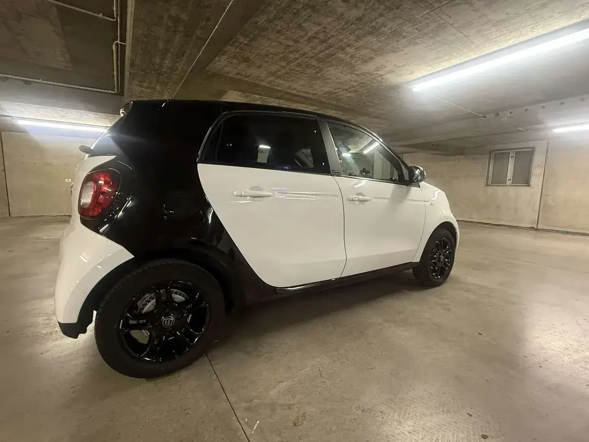 Usata Smart ForFour Basis 71 CV (52 kW) 2019 Nero Utilitaria