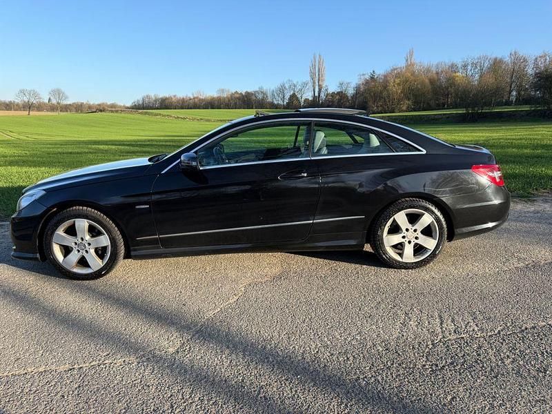 Gebraucht Mercedes E350 Avantgarde 306 PS (225 kW) 2011 Schwarz Coupé