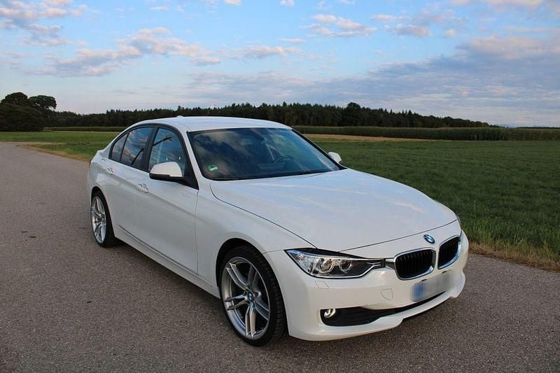 Weiß Gebraucht 2014 BMW 316 M Sport Limousine | 17.250 € (Fairer Preis) - Bild 1/4