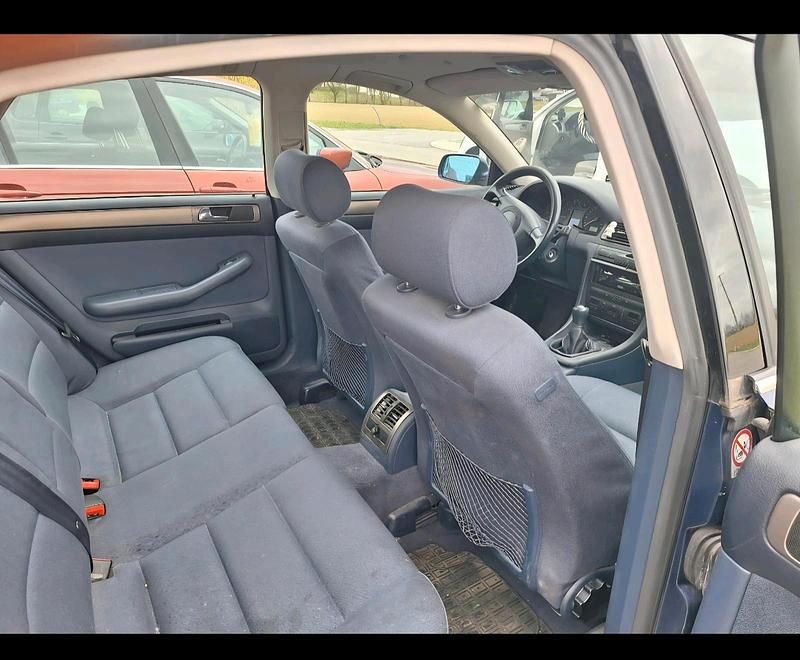 Second-hand Audi A6 164 CP (120 kW) 2000 Albastru Berlinǎ