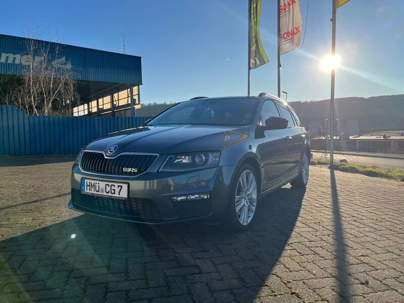 Grau Gebraucht 2015 Skoda Octavia RS Kombi | 12.999 € - Bild 1/4