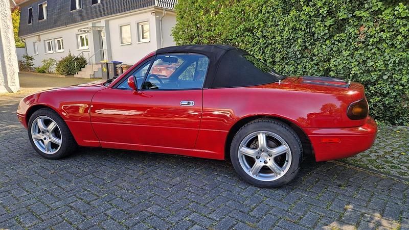Second-hand Mazda MX5 110 CP (80 kW) 1990 Roșu Cabrio