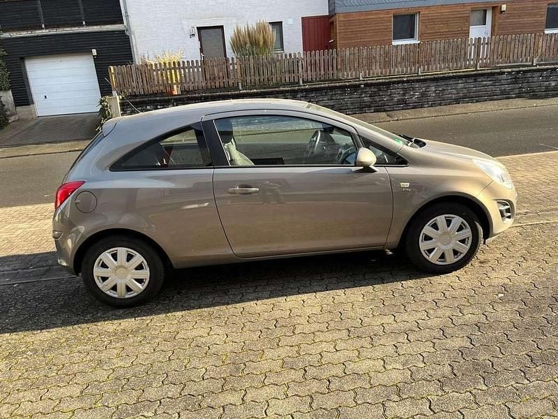Gebraucht Opel Corsa Active 69 PS (50 kW) 2013 Beige Kleinwagen