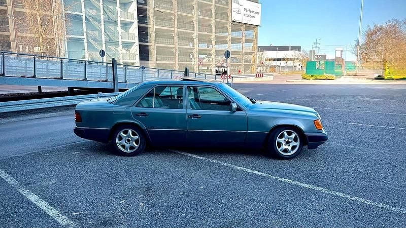 Gebraucht Mercedes E230 132 PS (97 kW) 1991 Limousine