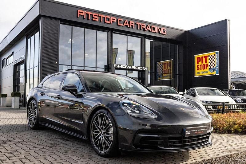 Grau Gebraucht 2017 Porsche Panamera Sport Turismo Limousine | 46.500 € (Etwas zu teuer) - Bild 1/3