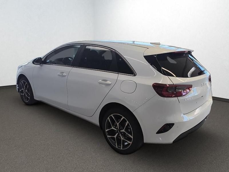 Nowe Kia Ceed 101 KM (74 kW) 2025 Biały Hatchback
