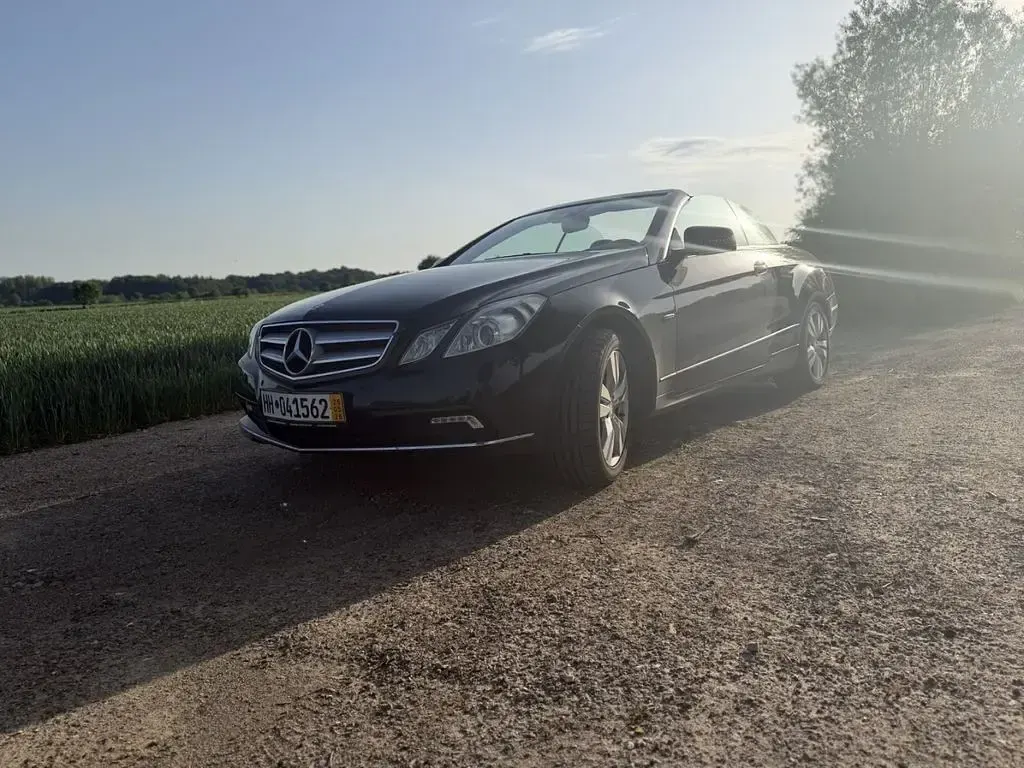 Gebraucht Mercedes E200 184 PS (135 kW) 2010 Schwarz Cabrio