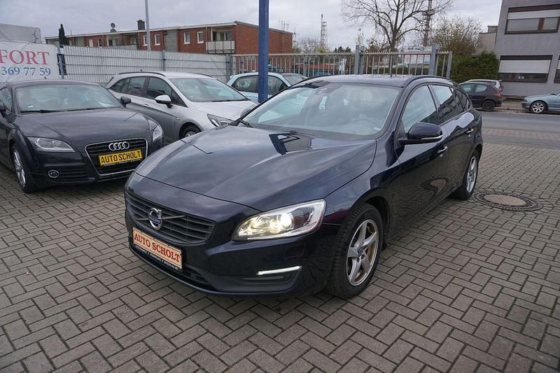 Blau Gebraucht 2016 Volvo V60 Business Edition Kombi | 11.900 € (Fairer Preis) - Bild 1/4