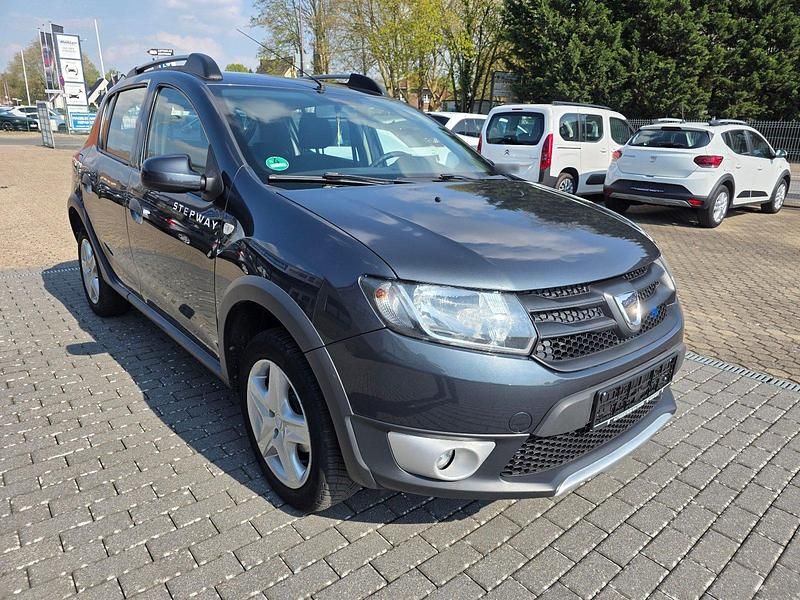 Gebraucht Dacia Sandero 90 PS (66 kW) 2016 Grau Limousine
