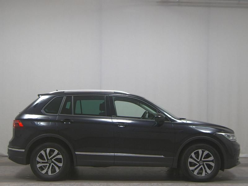 Schwarz Gebraucht 2022 VW Tiguan Active SUV | 20.380 € (Guter Preis) - Bild 1/4