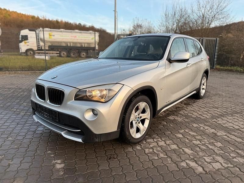 Silber Gebraucht 2011 BMW X1 SUV | 9.249 € (Guter Preis) - Bild 1/4