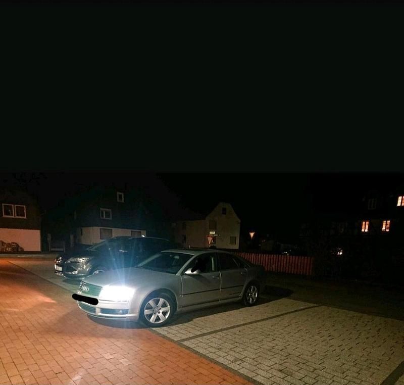 Silber Gebraucht 2003 Audi A8 Limousine | 2.000 € - Bild 1/4