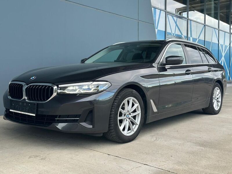 Grau Gebraucht 2021 BMW 520 Performance Limousine | 17.600 € (Superpreis) - Bild 1/4