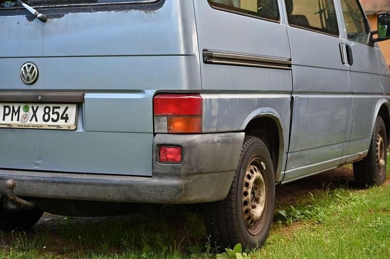 Second-hand VW Transporter 116 CP (85 kW) 2000 Albastru Van
