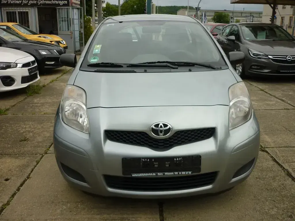 Gebraucht Toyota Yaris Cool 69 PS (50 kW) 2011 Grau Kleinwagen