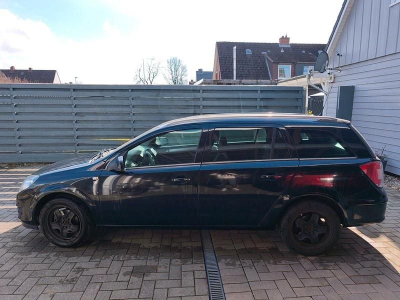 Gebraucht Opel Astra Edition 116 PS (85 kW) 2010 Schwarz Kombi