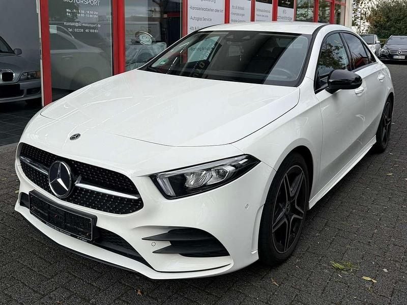 Weiß Gebraucht 2021 Mercedes A220 AMG Limousine | 25.990 € (Guter Preis) - Bild 1/4