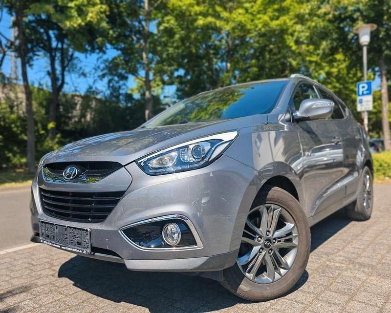 Grau Gebraucht 2015 Hyundai ix35 Finale SUV | 10.994 € (Fairer Preis) - Bild 1/4