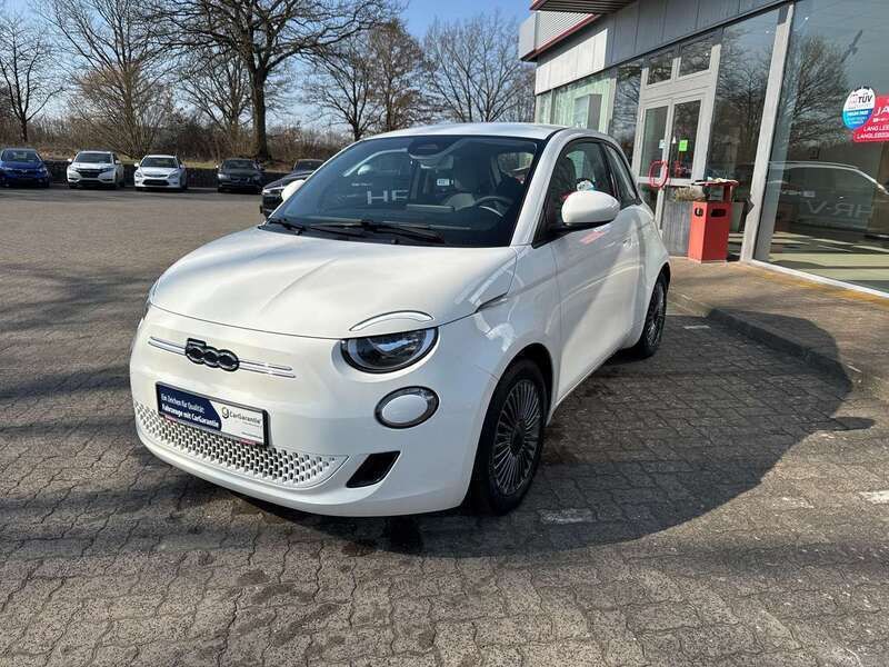 Weiß Gebraucht 2022 Fiat 500e Limousine | 17.900 € (Guter Preis) - Bild 1/4